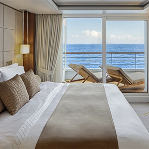 300x300crystalcruiseonboard3