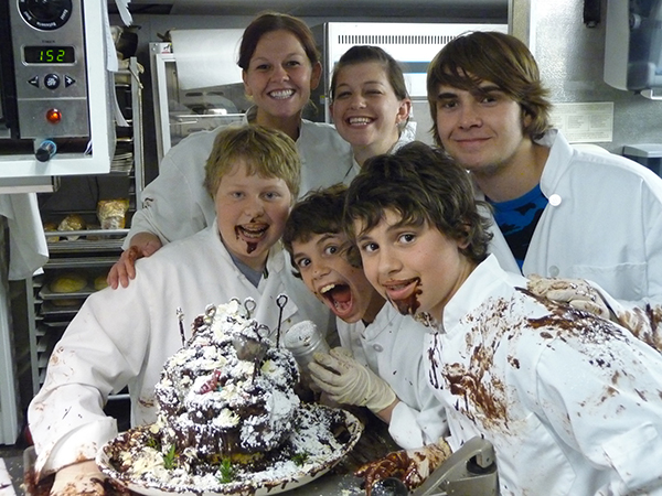 09 2021 uncruise family baking